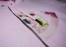 Charger l'image dans la galerie, Sweat zippé "Handmade Eyes" - Rose pastel