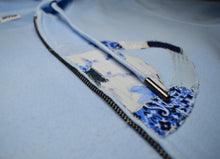 Charger l'image dans la galerie, Sweat zippé "Handmade Eyes" - Bleu pastel